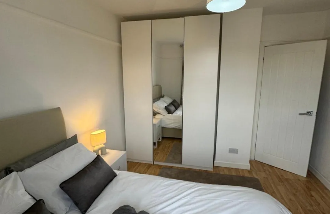Elegant Estates Humble Abode Room 6-1