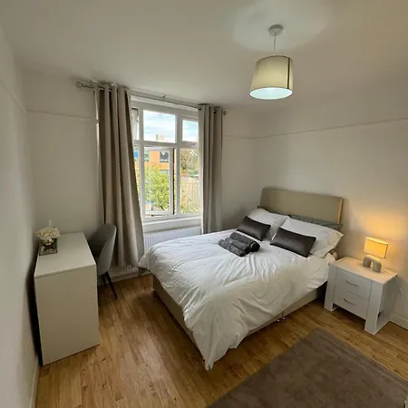 Elegant Estates Humble Abode Room 6-3